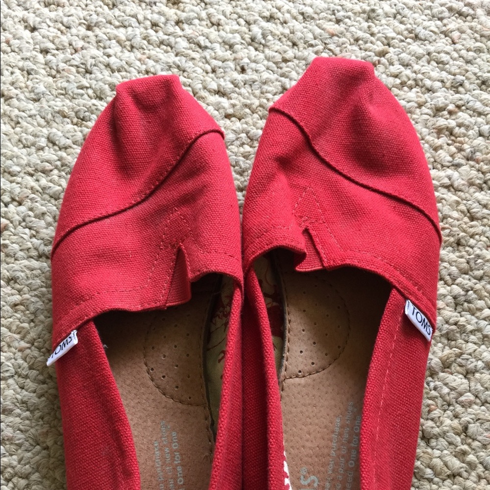 Toms classic red wide 8.5